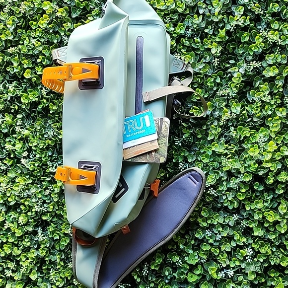 Fishpond Thunderhead Submersible Sling Bag Fishing Angling Fisherman New W/Tag - Picture 6 of 11